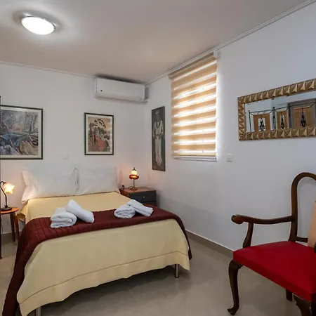 Myrto Lower Ground Floor Apartmán *