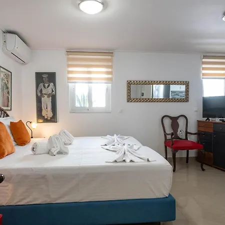 Myrto Lower Ground Floor Apartmán