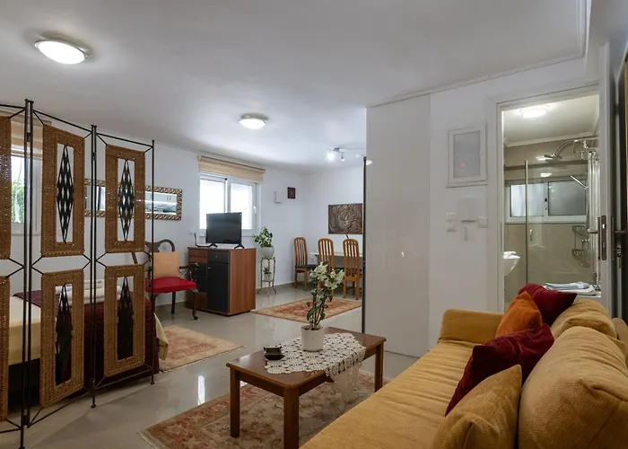 Myrto Lower Ground Floor Appartamento